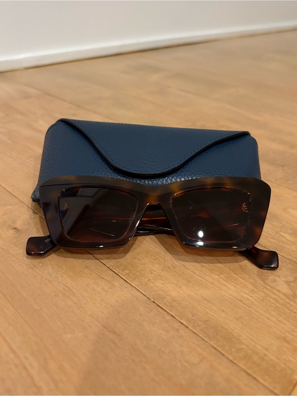 Loewe Tortoiseshell Brown & Gold Oversized Square Sunglasses - Picture 7 of 9